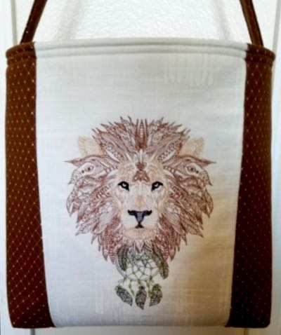 Lion_Zendoodle_Embroidery_desgin_ framed_wildlife_ purse